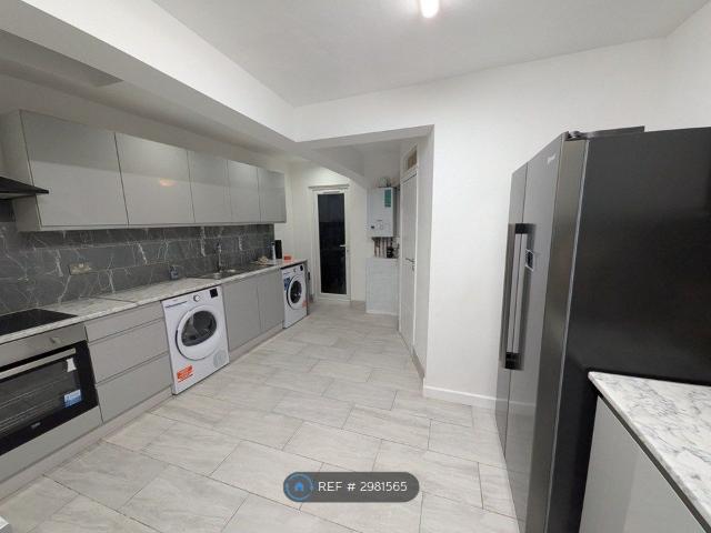 Room for rent in Hackbridge, Greater London