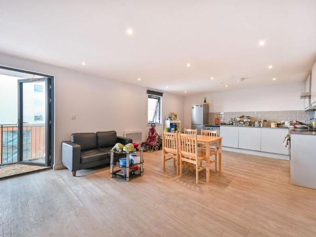 Apartment for rent in Alperton, Greater London
