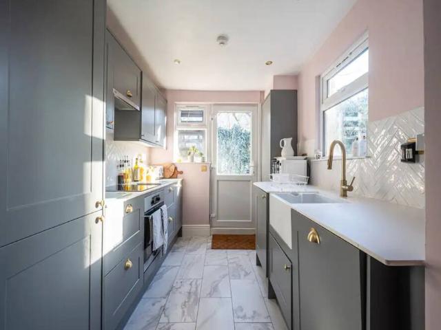 Apartment for rent in Astley Estate, Greater London