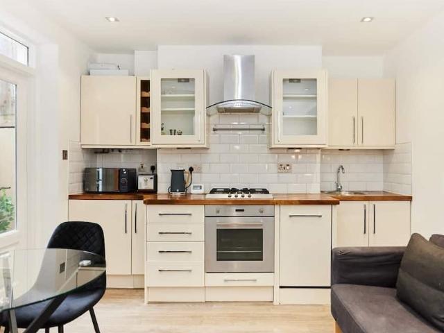 Apartment for rent in Lynton Estate, Greater London