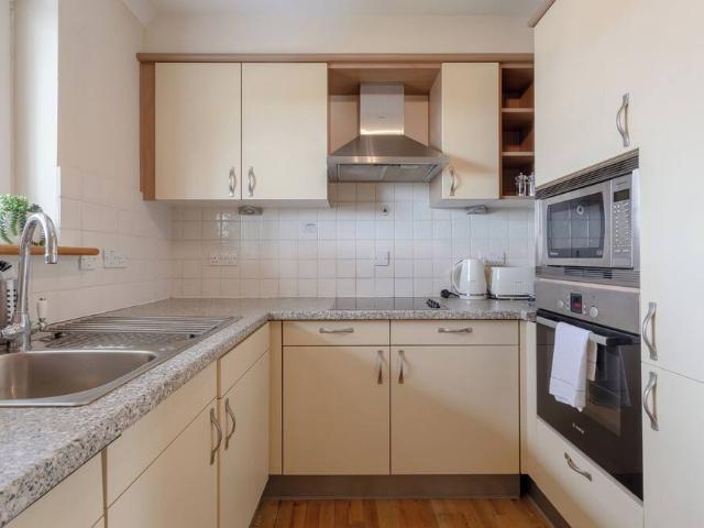 Apartment for rent in Surrey Quays, Greater London