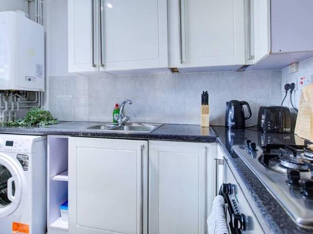 Apartment for rent in Browning Estate, Greater London