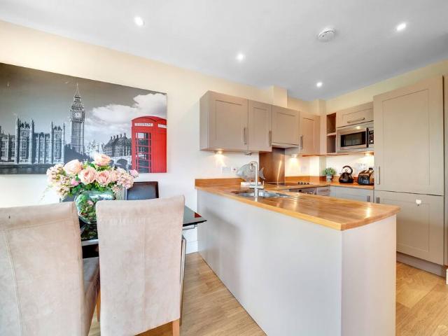 Apartment for rent in Bermondsey Village, Greater London