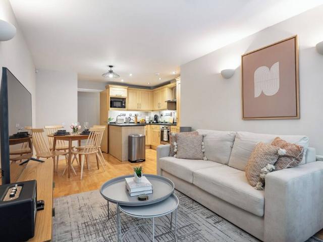 Apartment for rent in Bermondsey Village, Greater London