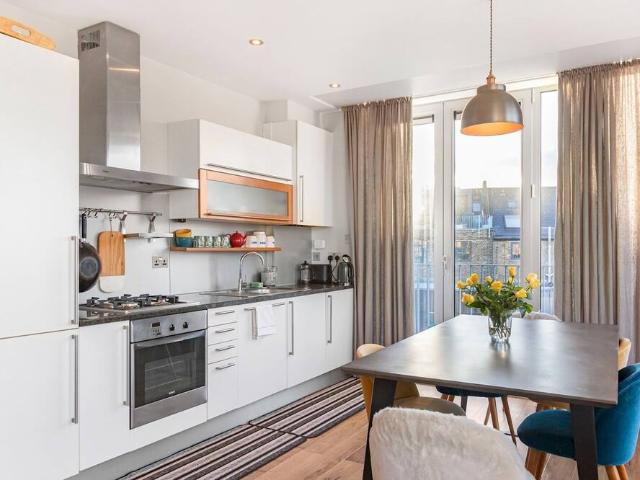Apartment for rent in Bermondsey Village, Greater London