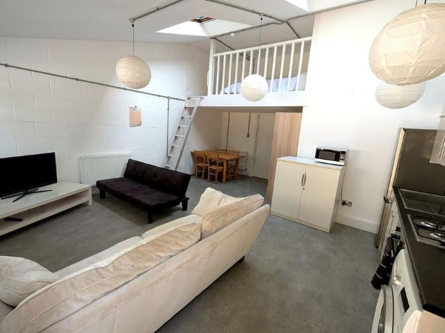 Apartment for rent in Astley Estate, Greater London