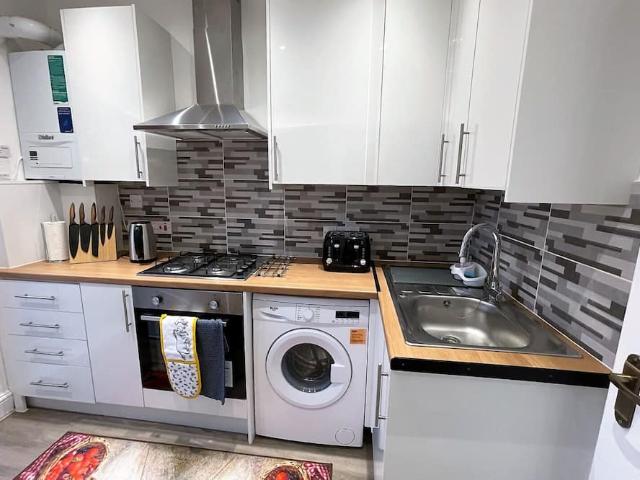 Apartment for rent in Cooper's Estate, Greater London