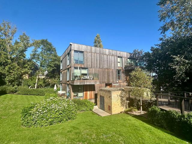 Apartment for rent in London Borough of Lewisham, Forest Hill