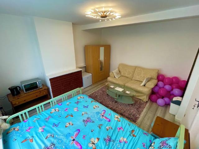 House for rent in London Borough of Sutton, Greater London