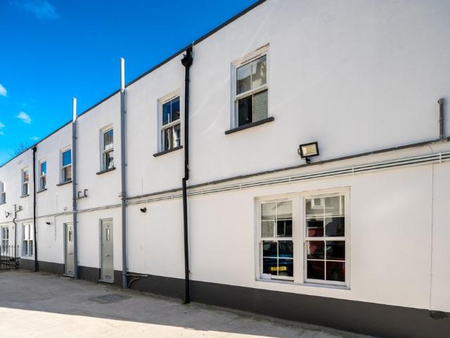 House for rent in London Borough of Hounslow, Strand