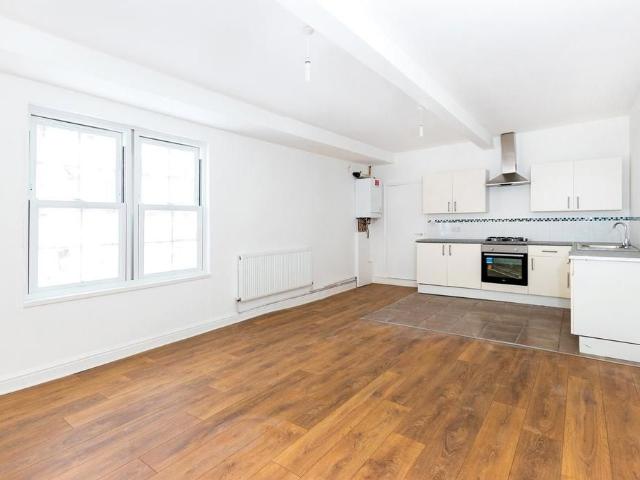 House for rent in London Borough of Hounslow, Strand