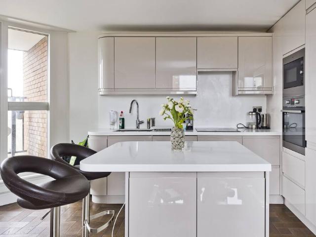 Apartment for rent in Lot's Village, Greater London