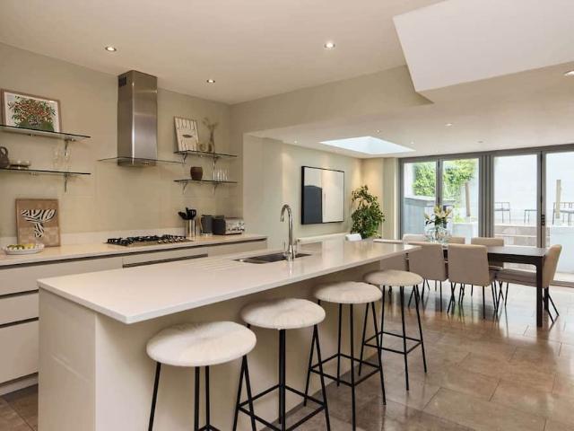 House for rent in Lot's Village, Greater London