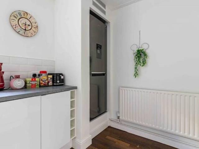 Apartment for rent in Lot's Village, Greater London