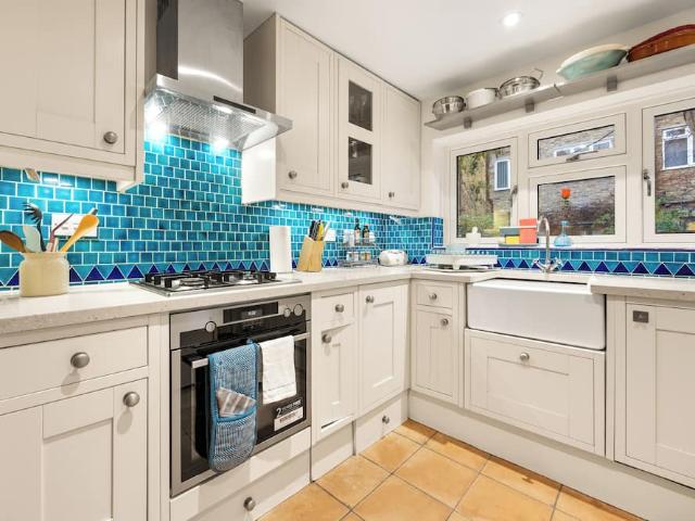 House for rent in Lot's Village, Greater London