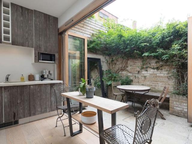 Apartment for rent in Lot's Village, Greater London