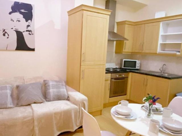 Apartment for rent in Lot's Village, Greater London