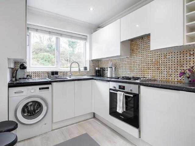 Apartment for rent in Falcon Estate, Greater London