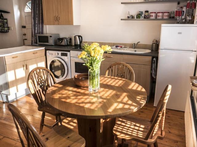 Apartment for rent in Sheen Mount, Greater London