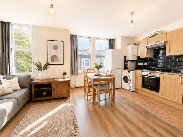 Apartment for rent in Furzedown, Greater London