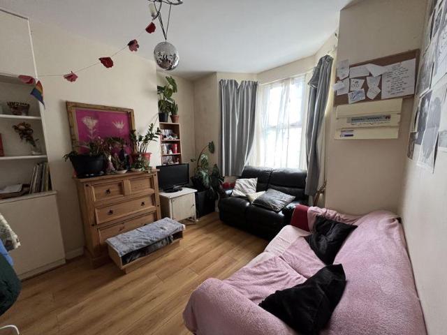 House for rent in Furzedown, Greater London