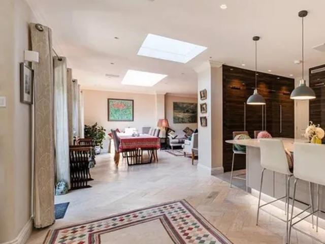 House for rent in Earlsfield, Greater London