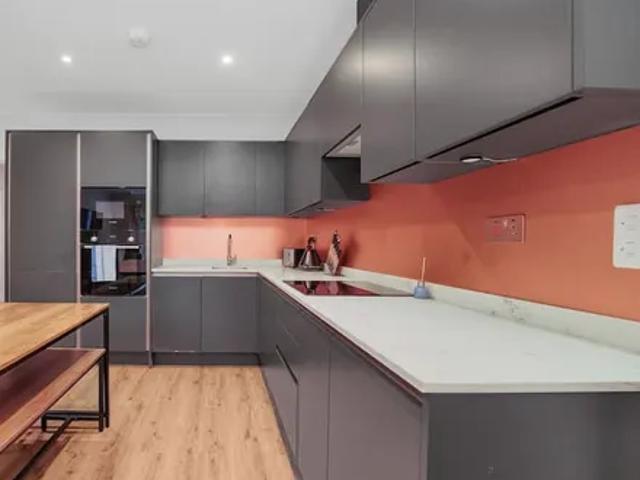 Apartment for rent in Southfields, Greater London