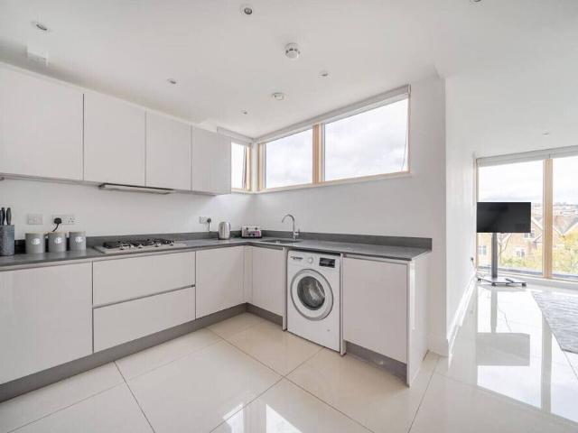 Apartment for rent in London Borough of Merton, Greater London