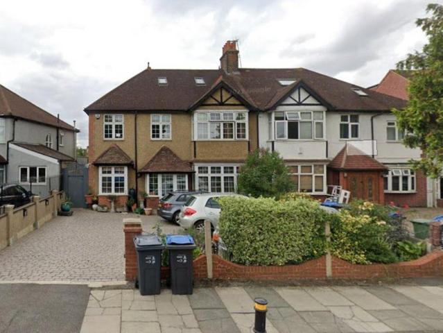 Apartment for rent in London Borough of Merton, Merton Park