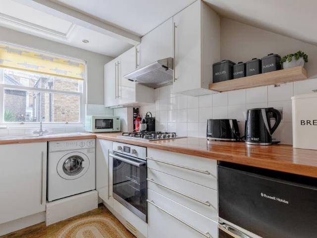 Apartment for rent in Abbots Manor Estate, Greater London