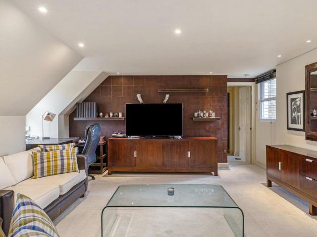 Apartment for rent in Brompton, Greater London