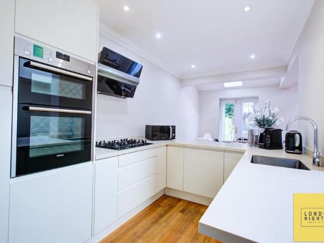 House for rent in Cottenham Park, Greater London