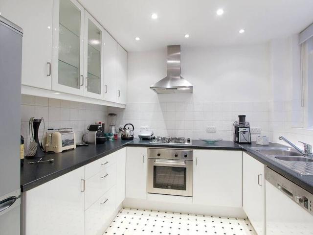 Apartment for rent in Lot's Village, Greater London