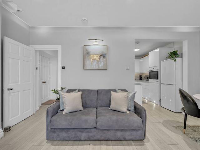House for rent in Lot's Village, Greater London