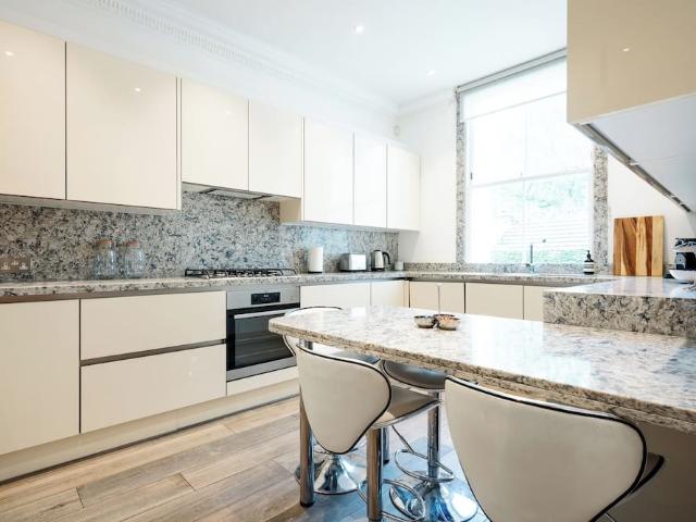 House for rent in Royal Borough of Kensington and Chelsea, Greater London