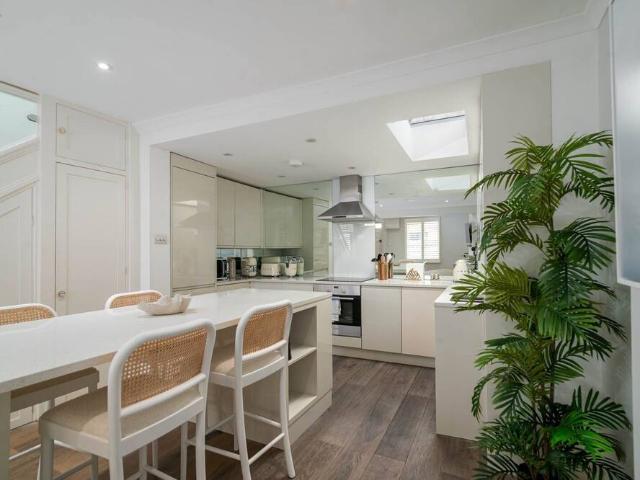 House for rent in Royal Borough of Kensington and Chelsea, Greater London