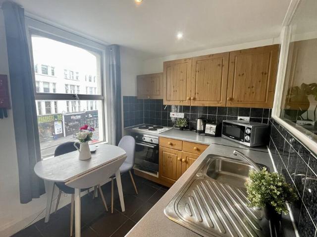 Apartment for rent in Walham Green, Greater London