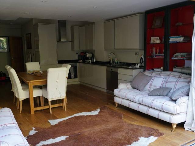 Apartment for rent in Walham Green, Greater London