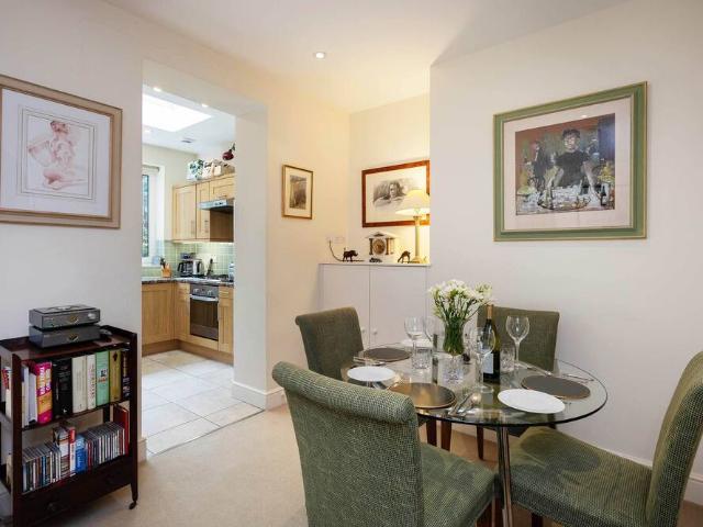 Apartment for rent in Walham Green, Greater London