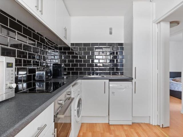 Apartment for rent in Walham Green, Greater London