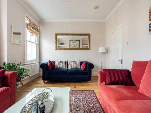 Apartment for rent in Sands End, Greater London