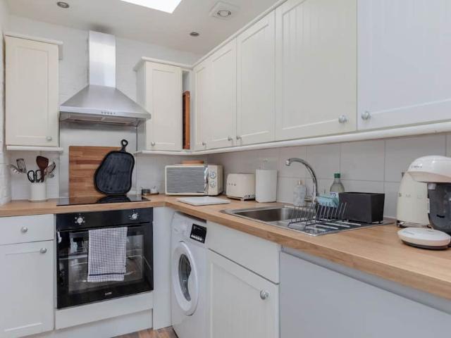 Apartment for rent in Walham Green, Greater London