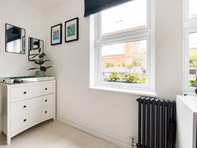 Apartment for rent in Walham Green, Greater London