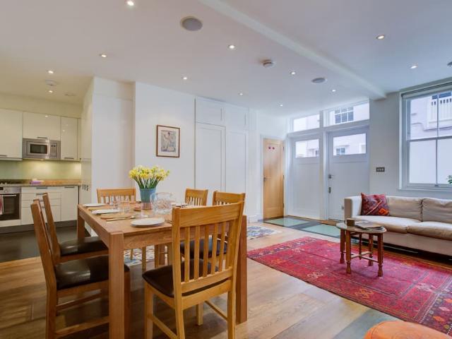 House for rent in Royal Borough of Kensington and Chelsea, Greater London