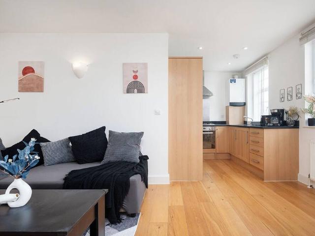 Apartment for rent in Stockwell Park, Greater London