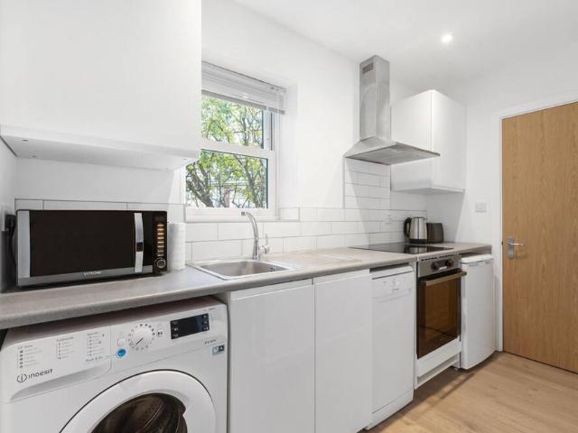 Apartment for rent in Stockwell Park, Greater London