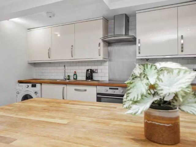 Apartment for rent in Stockwell Park, Greater London