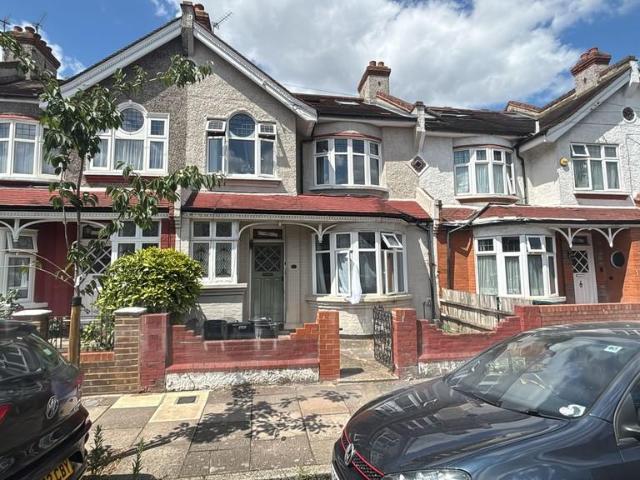 House for rent in Furzedown, Greater London