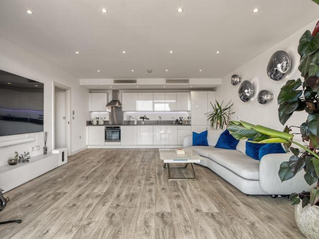 Apartment for rent in London Borough of Hounslow, Greater London