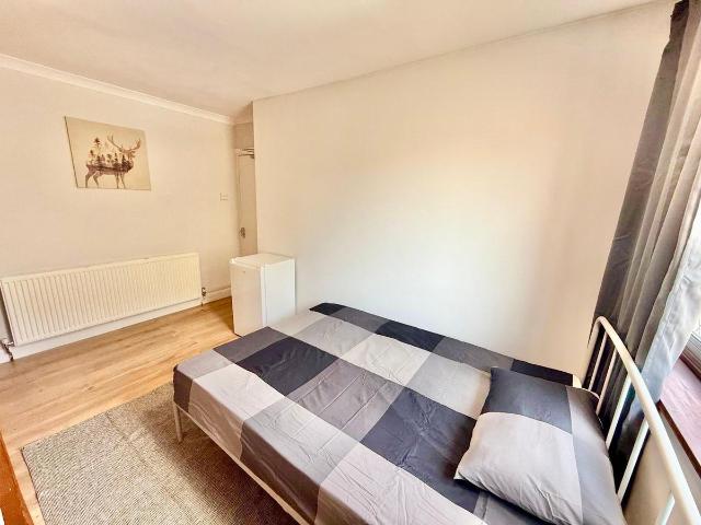Room for rent in London Borough of Ealing, Greater London